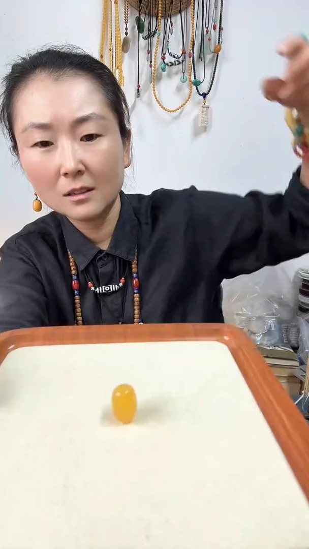 琥珀颈饰未镶嵌祝*欢精品鸡油黄桶珠