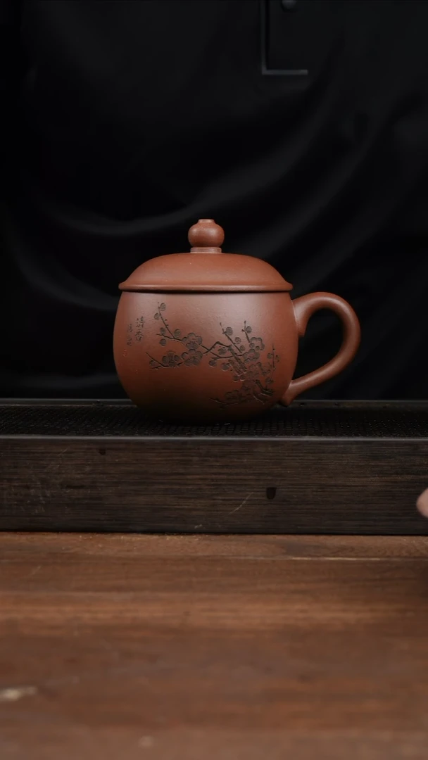 茶壶紫砂个**好紫泥梅花刻绘小胖墩盖杯 ！
