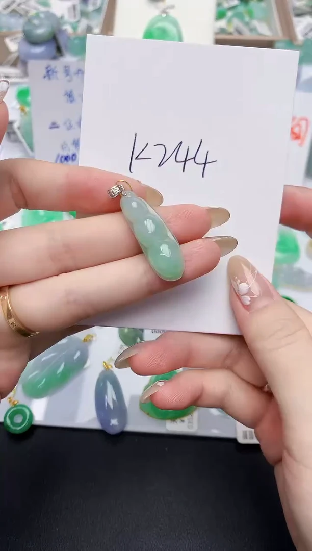 翡翠未镶嵌颈饰天然缅甸翡翠A货