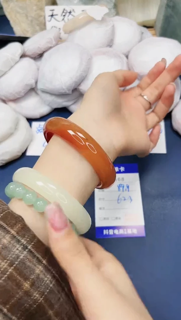 【闪购商品】石英质玉手镯未镶嵌468-玛瑙-圈口62