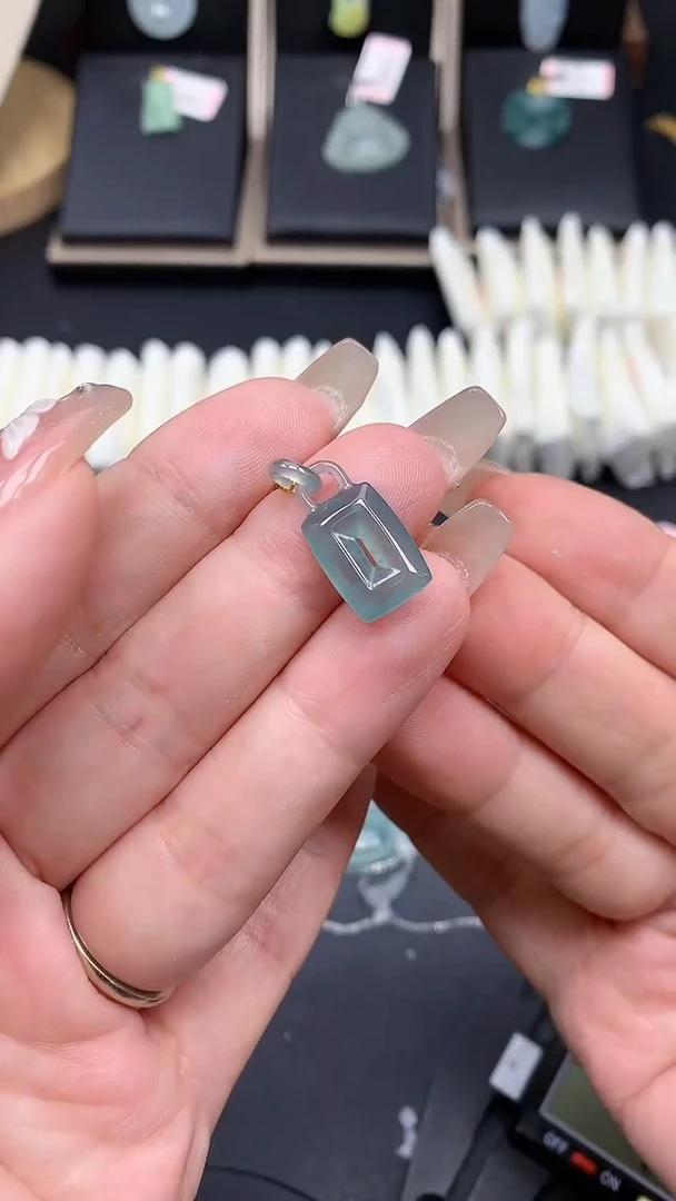 【闪购商品】翡翠吊坠(不含链)未镶嵌MS114215