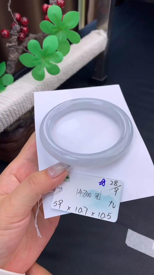 未镶嵌手镯翡翠自带#送人#，联系客服核对地址~