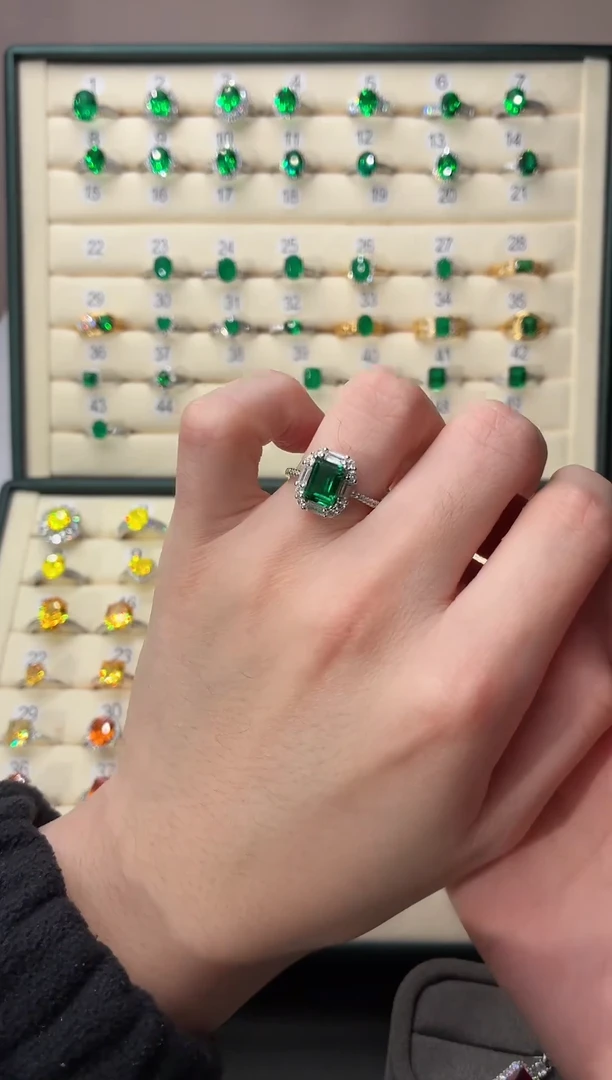 银S925镶嵌戒指祖母绿0000