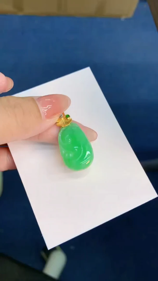 翡翠未镶嵌颈饰           1·