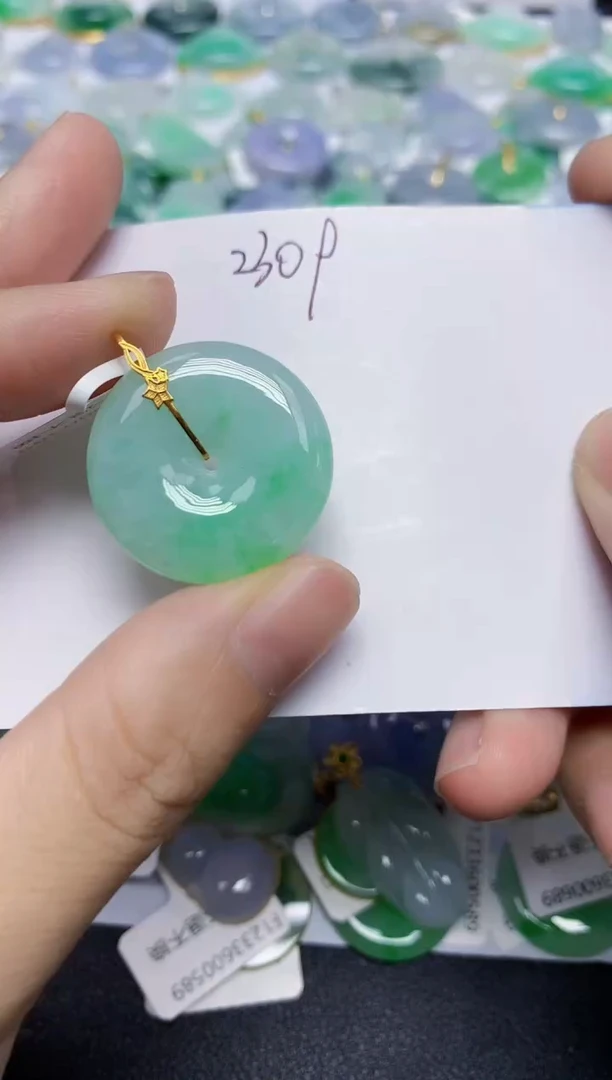 翡翠未镶嵌颈饰天然缅甸翡翠A货