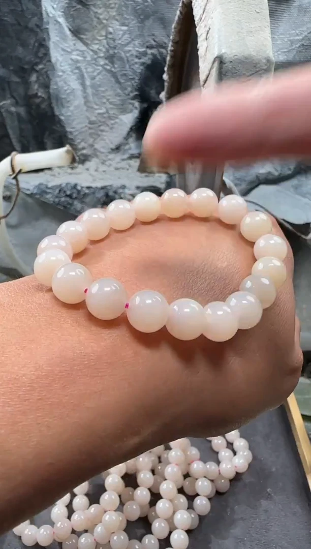 颈饰未镶嵌和田玉手串