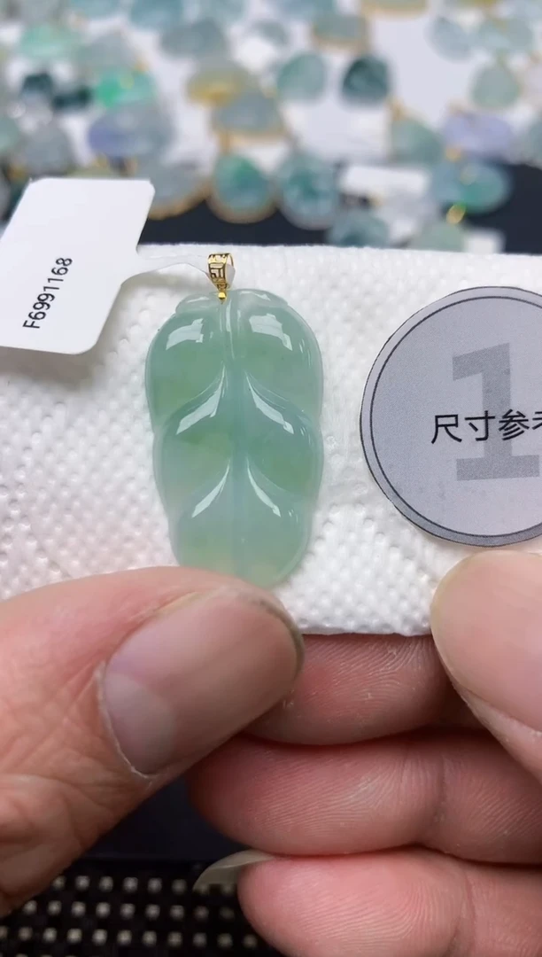 颈饰18K金镶嵌翡翠天然缅甸A货翡翠