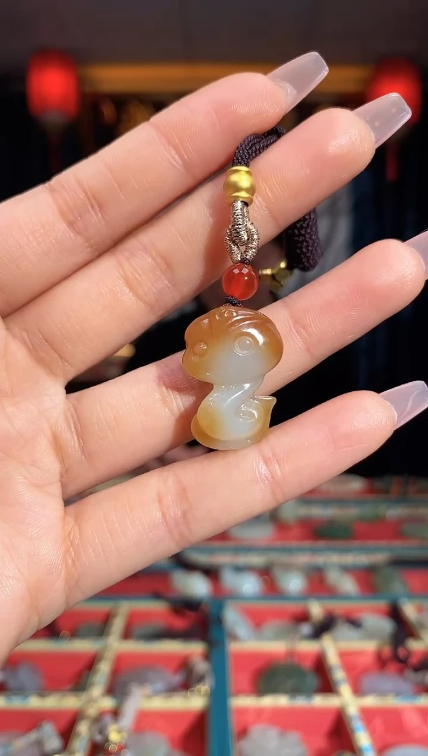 【闪购商品】和田玉颈饰未镶嵌蛇