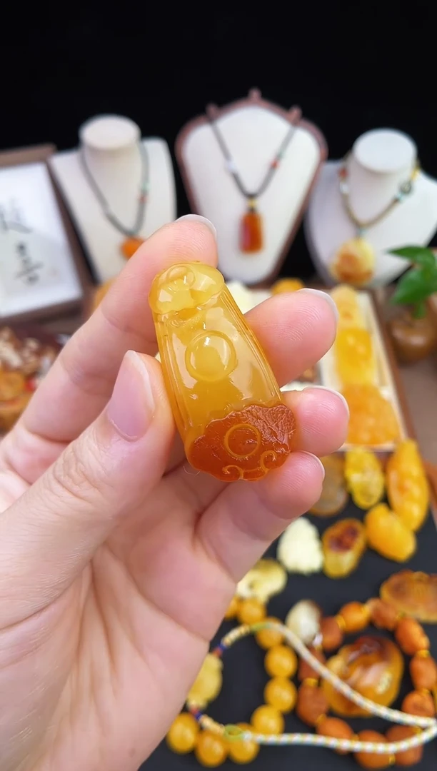 琥珀未镶嵌珠宝奇石?****?柒月