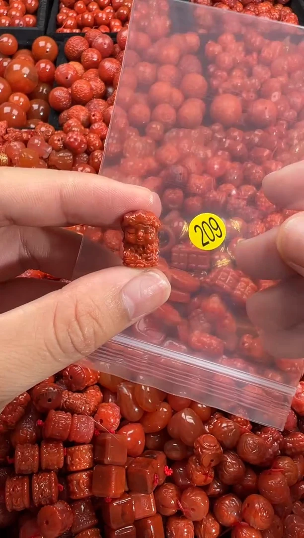 南红玛瑙未镶嵌颈饰1