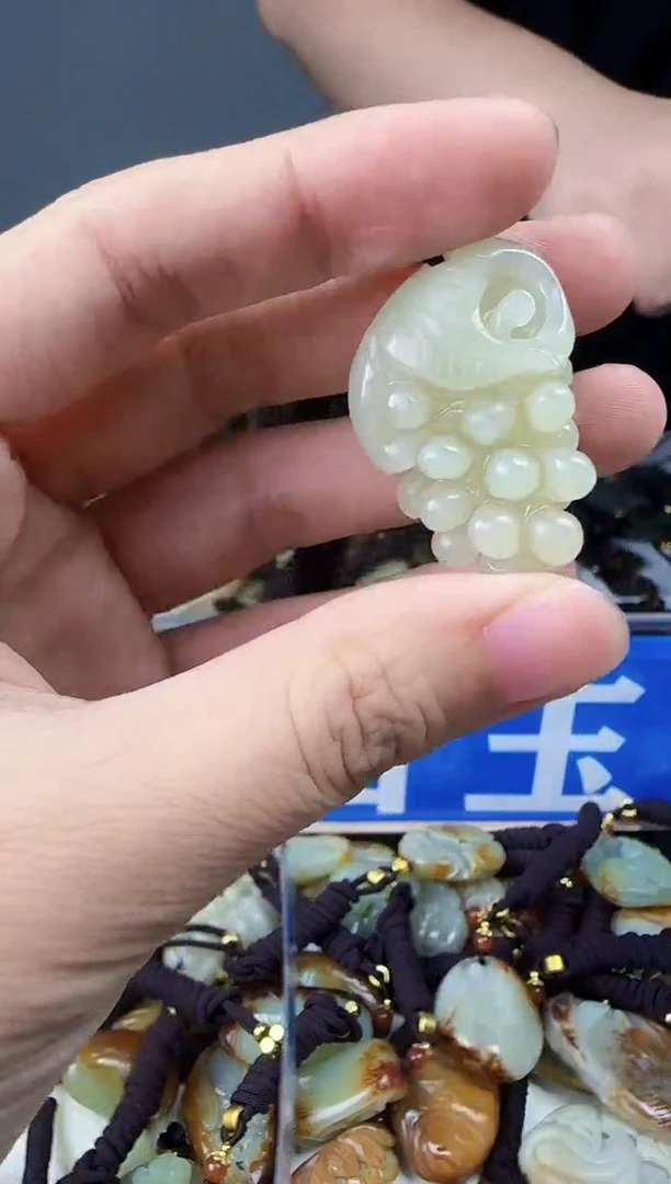 和田玉未镶嵌颈饰1
