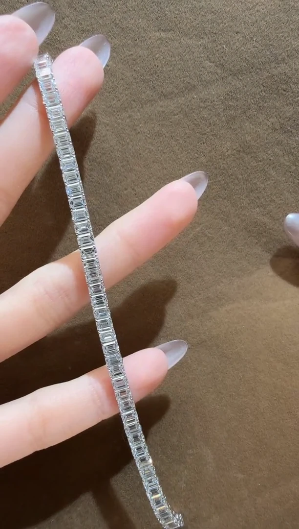 18K金镶嵌实验室培育钻石@@手链白祖 母绿20分15.5