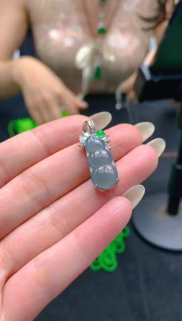 翡翠未镶嵌颈饰天然A货翡翠