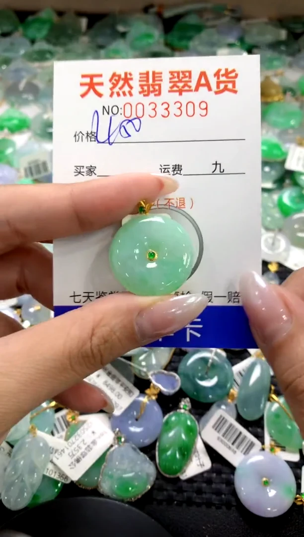 颈饰18K金镶嵌翡翠1111111111111111