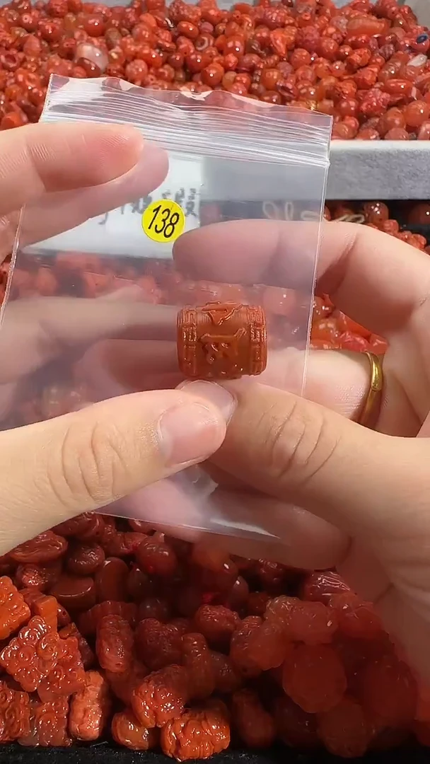 颈饰未镶嵌南红玛瑙1