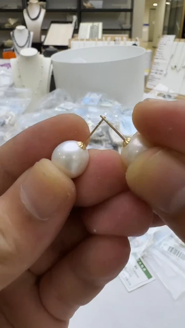 18K金镶嵌淡水珍珠耳钉11mm 金针-孤品