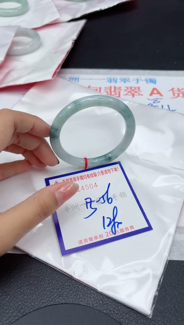翡翠手镯未镶嵌1111111111111111