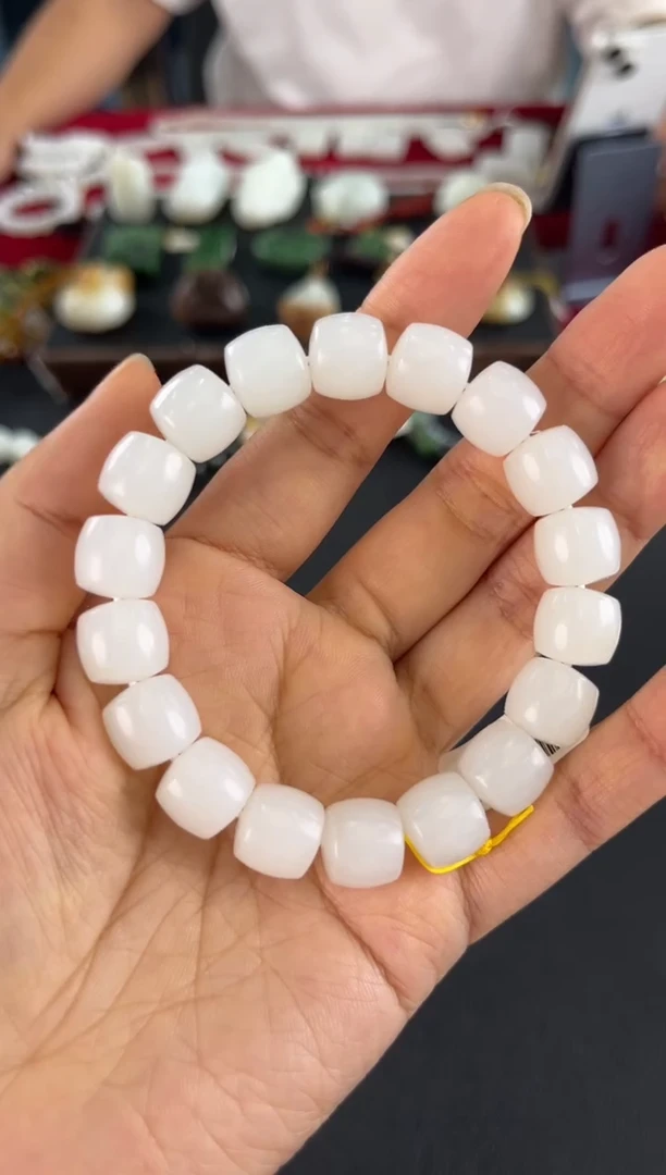 和田玉未镶嵌颈饰手串