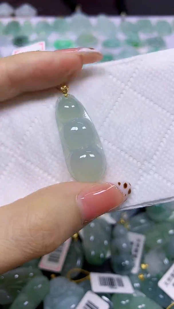颈饰18K金镶嵌翡翠天然翡翠A货