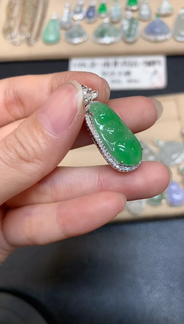 翡翠18K金镶嵌颈饰福豆【无服务费