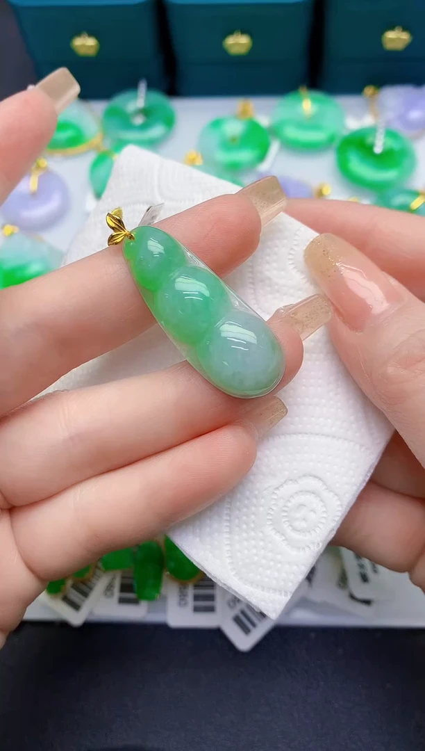 颈饰18K金镶嵌翡翠缅甸天然翡翠A货