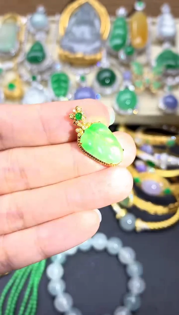 翡翠18K金镶嵌颈饰435中国好珍宝