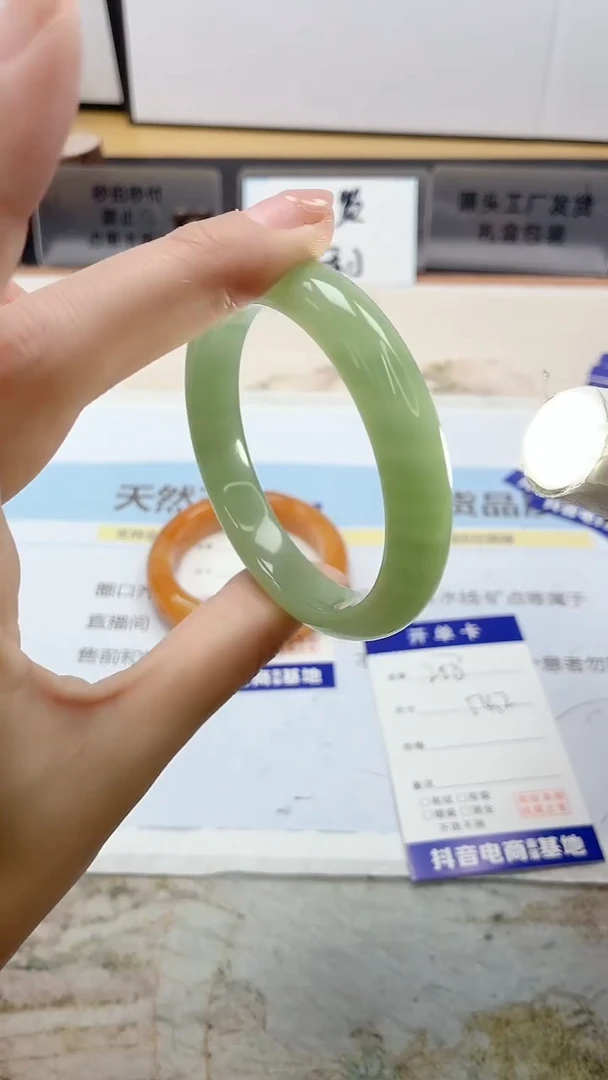 石英质玉手镯未镶嵌258/54.2DL