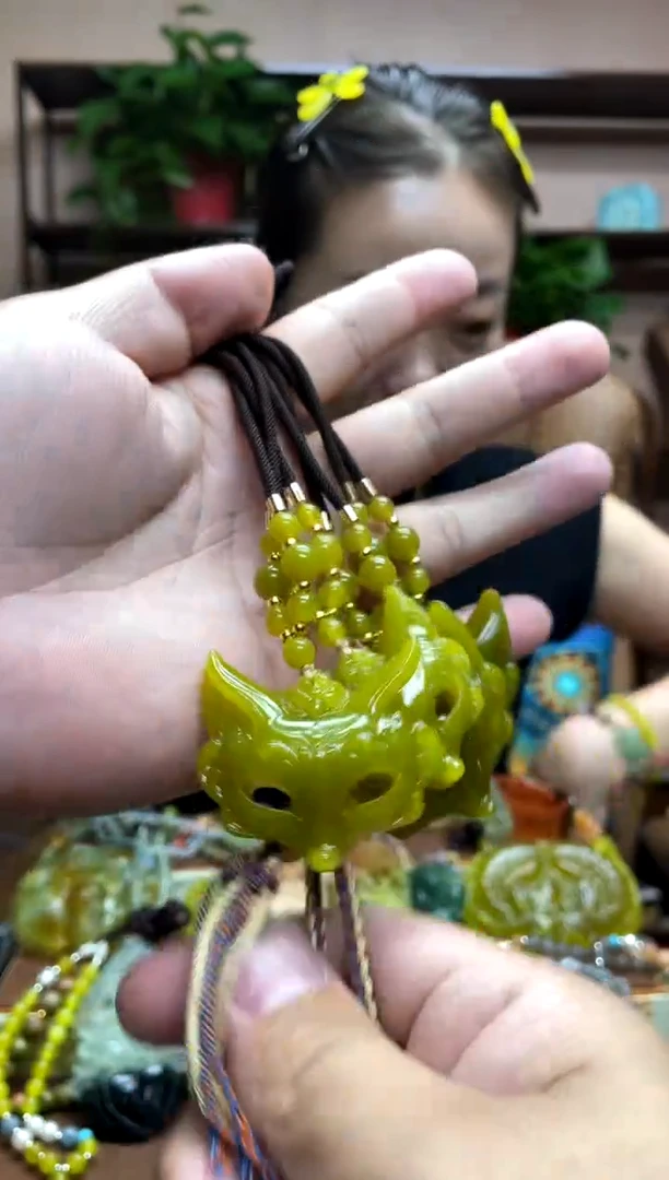 未镶嵌岫玉吊坠多样性发货发其中之一