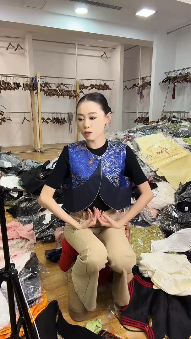 XL码      115-125斤  马甲