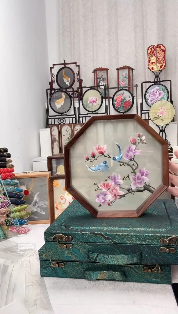 扇子苏绣作品手工摆台