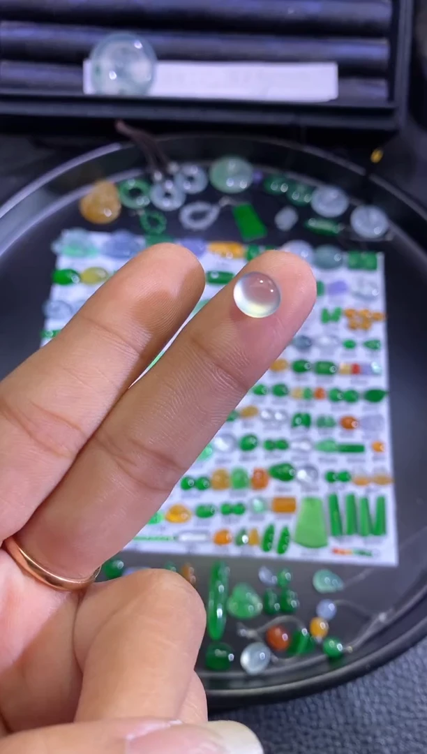 未镶嵌挂件翡翠蛋