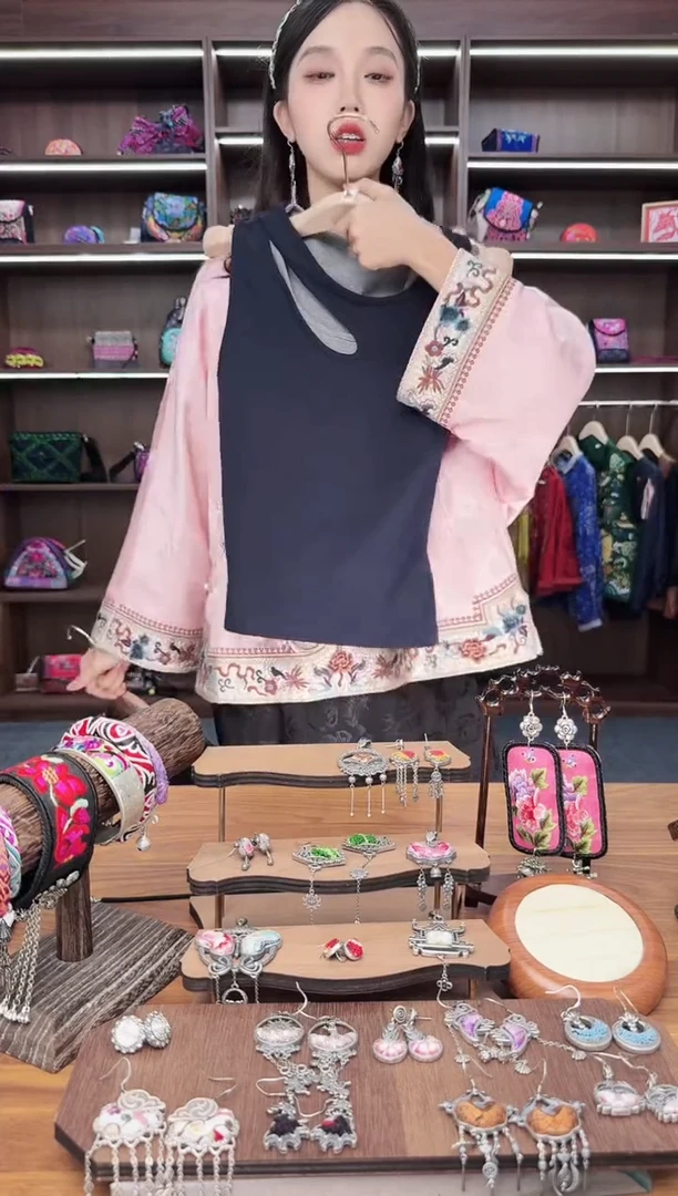 织绣A146蒙阿苏苗绣传承店