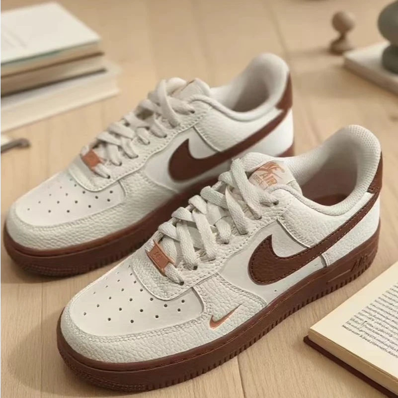 NIKE耐克Air Force 1 女款米白色低帮空军一号休闲板鞋官方正品