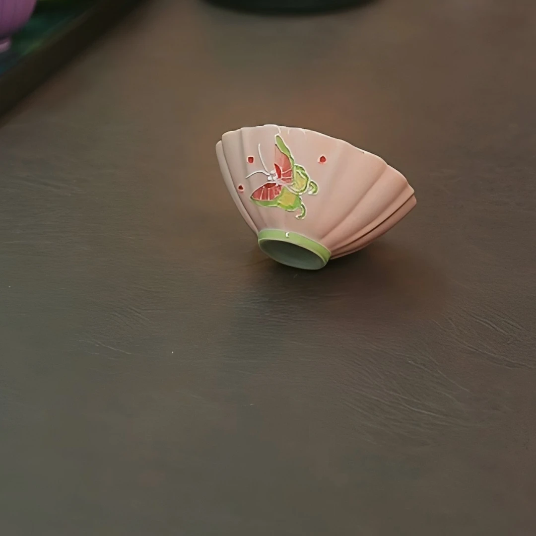 粉蝴蝶纯手绘堆绘釉下彩精致高雅功夫茶具陶瓷茶具普洱杯（60ml）