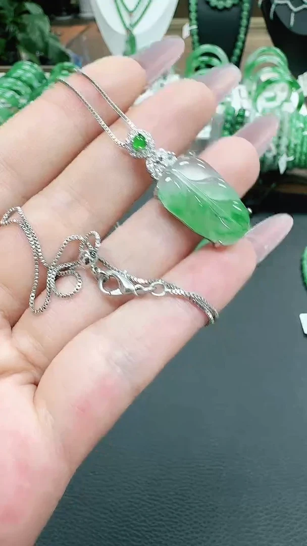 未镶嵌1石英质玉（非洲翠）/1808