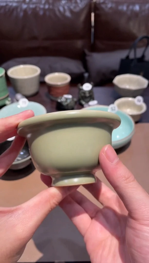 84窑承青瓷豆青压手杯