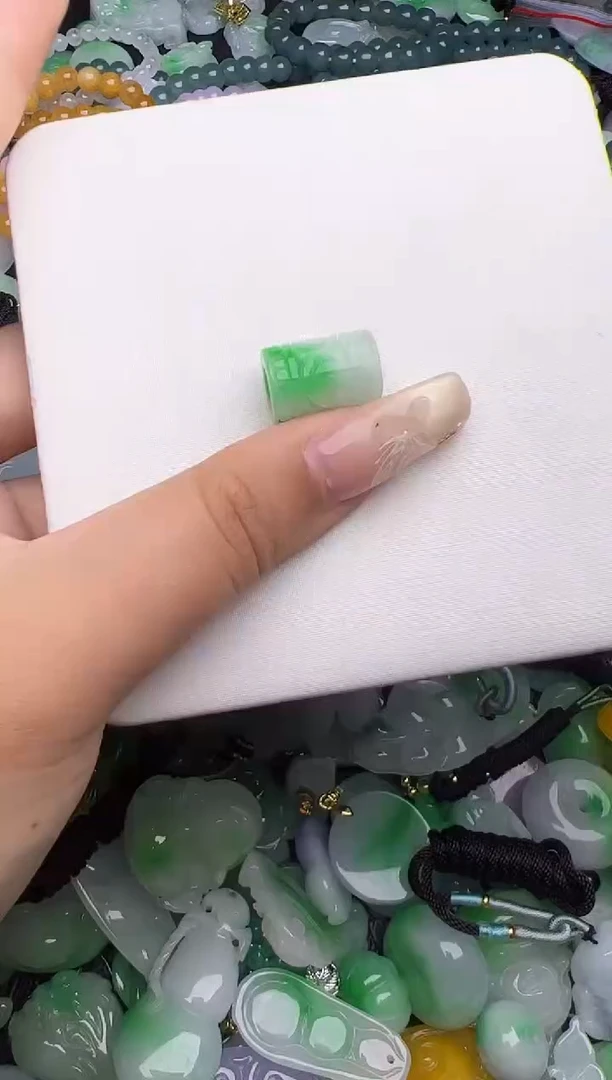 翡翠未镶嵌颈饰天然缅甸翡翠吊坠