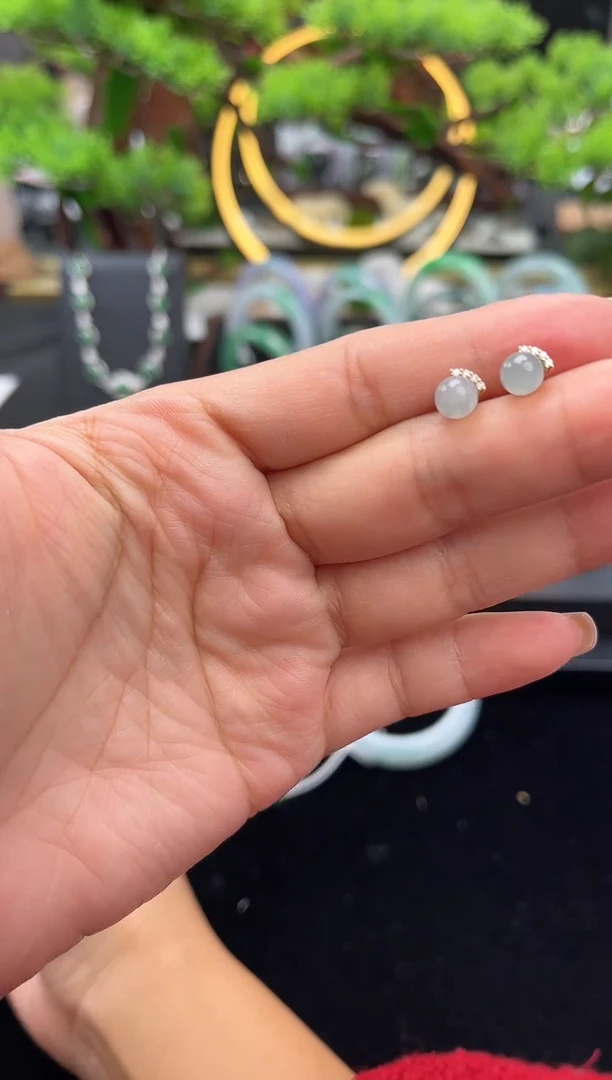 18K金镶嵌翡翠耳钉耳钉