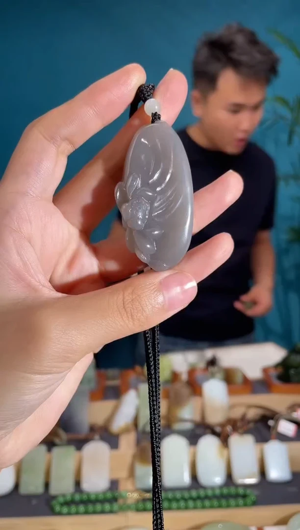 和田玉未镶嵌颈饰1