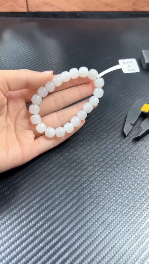 手串未镶嵌和田玉黑山微色差手串卡9*10