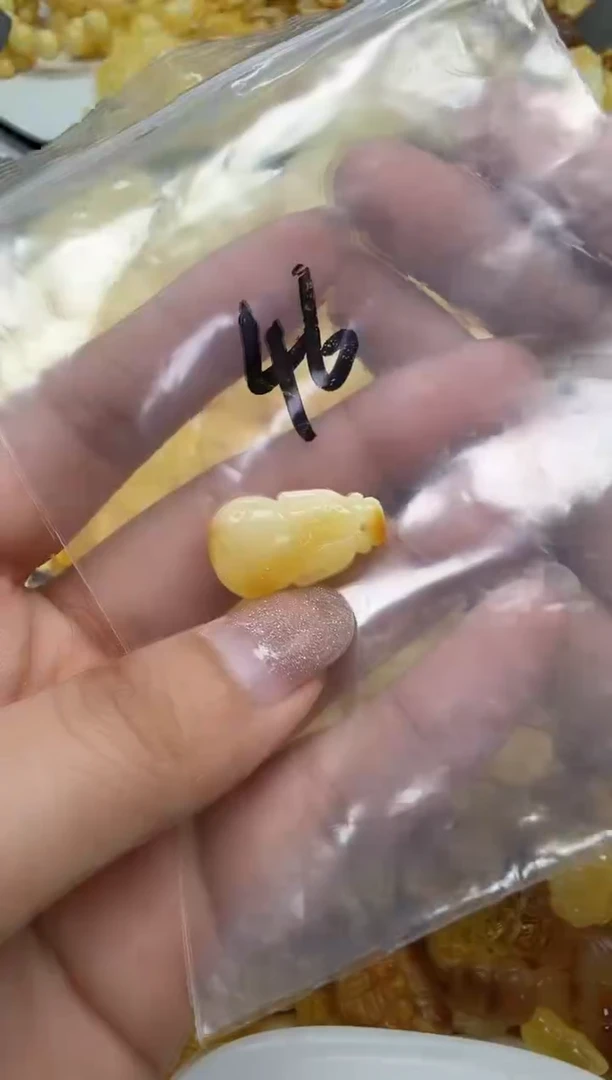 裸石琥珀未镶嵌如图