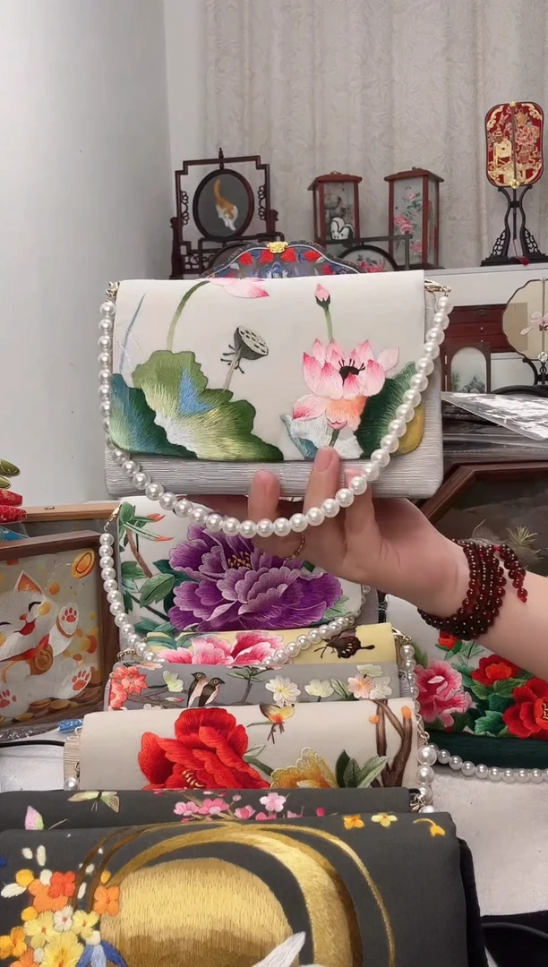 扇子苏绣作品手工豆腐包