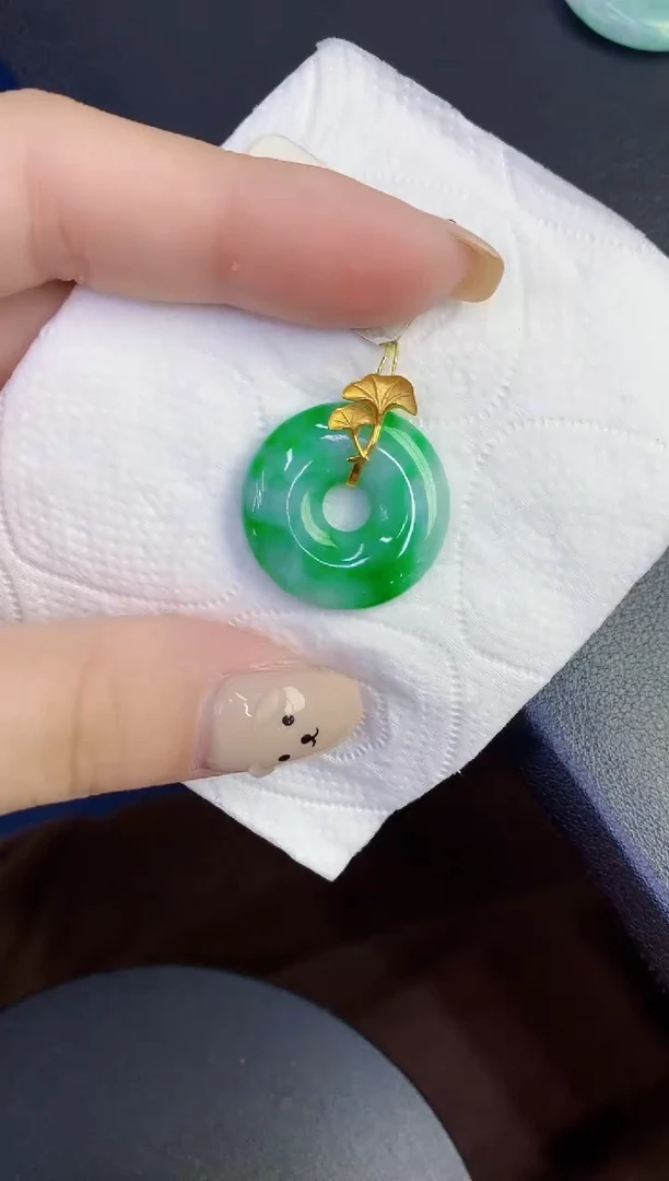 颈饰18K金镶嵌翡翠缅甸天然翡翠A货