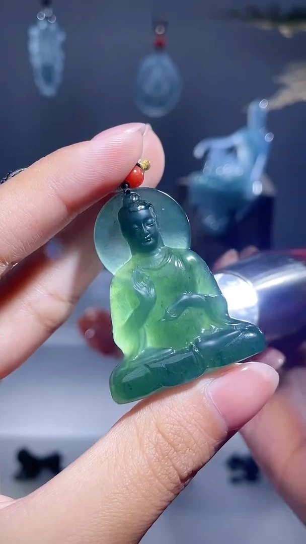 颈饰未镶嵌翡翠挂件