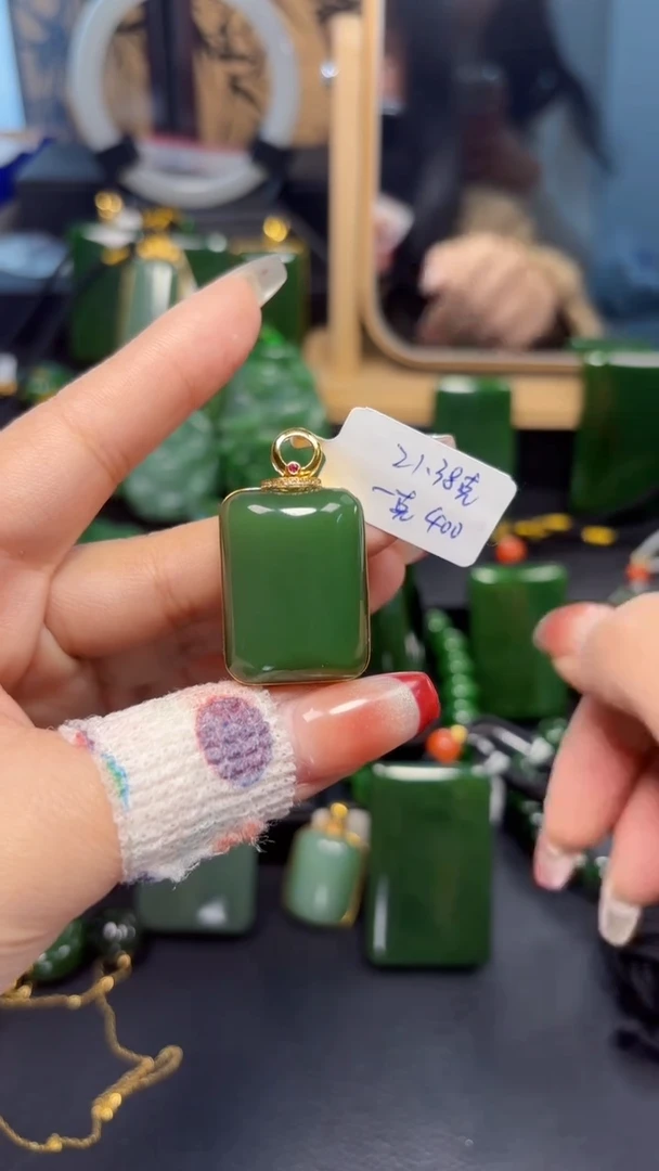 【闪购商品】和田玉（碧玉）吊坠(赠链)18K金镶嵌1