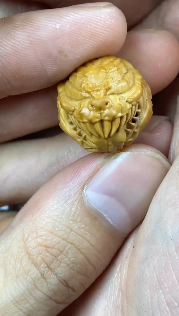 猴头核桃吊坠新款 大舌头 ,面具