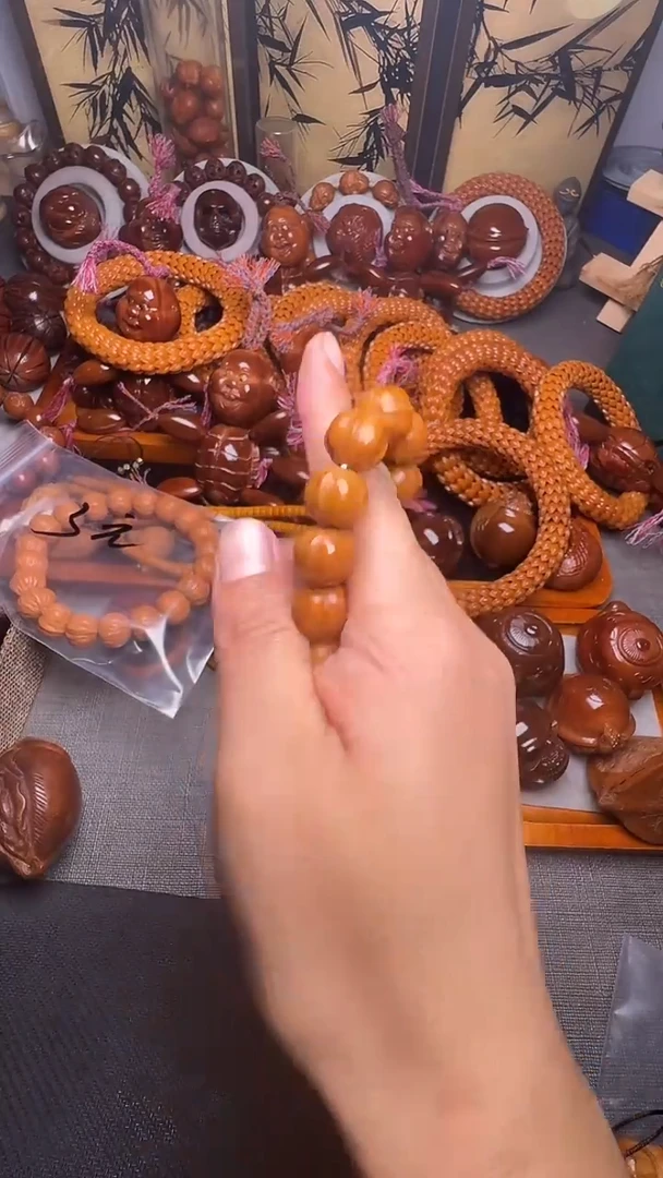 手串橄榄核猴头鲨鱼背