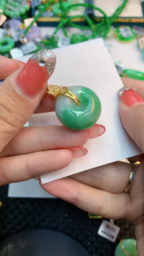 颈饰未镶嵌翡翠1