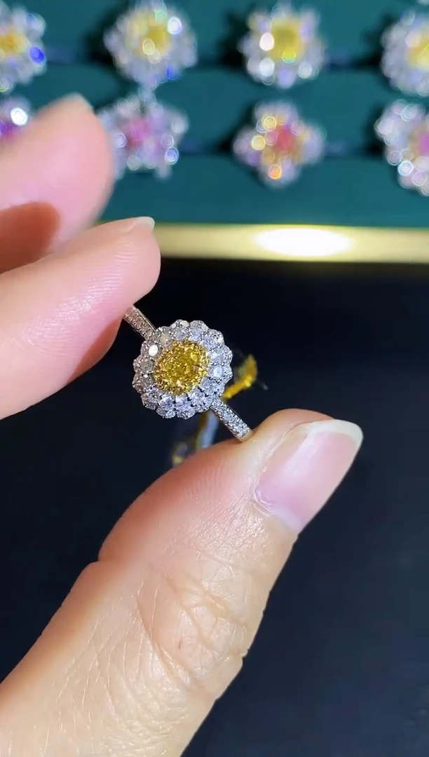 18K金镶嵌戒指钻石戒指