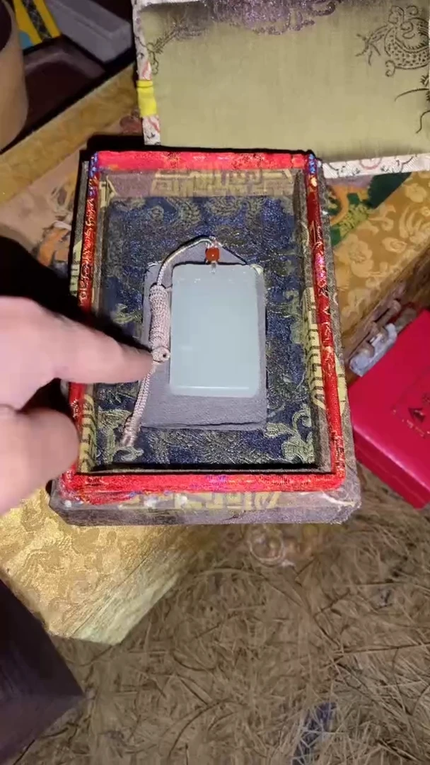 和田玉未镶嵌颈饰福利子刚牌高端锦盒一一一优选